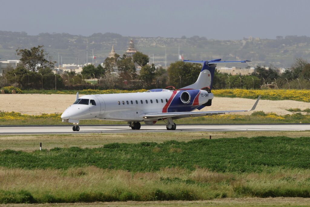 Charter Private Jet Van Nuys to Miami – Super Midsize, Heavy Jets, FAA Certified